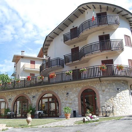 B&B La Tana Dell'orso Villalago Esterno foto