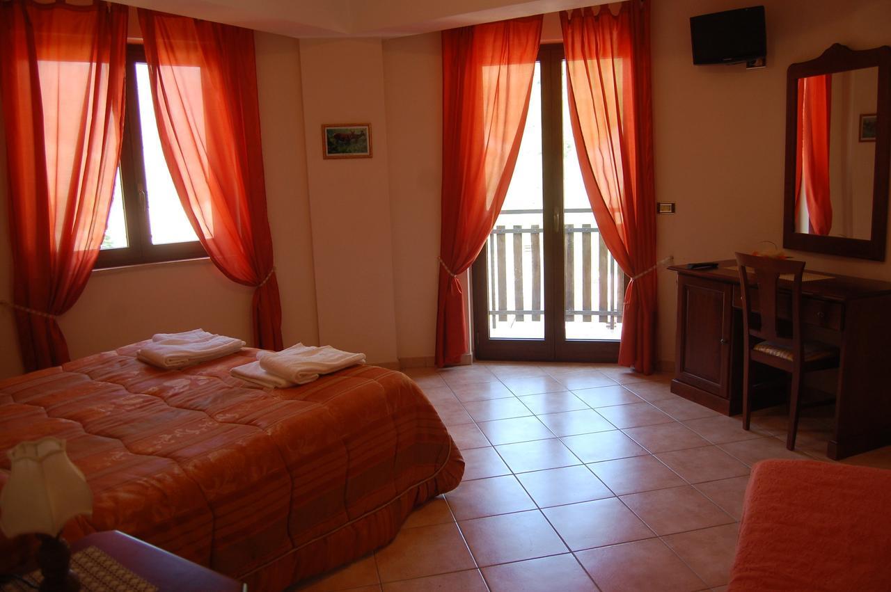 B&B La Tana Dell'orso Villalago Esterno foto
