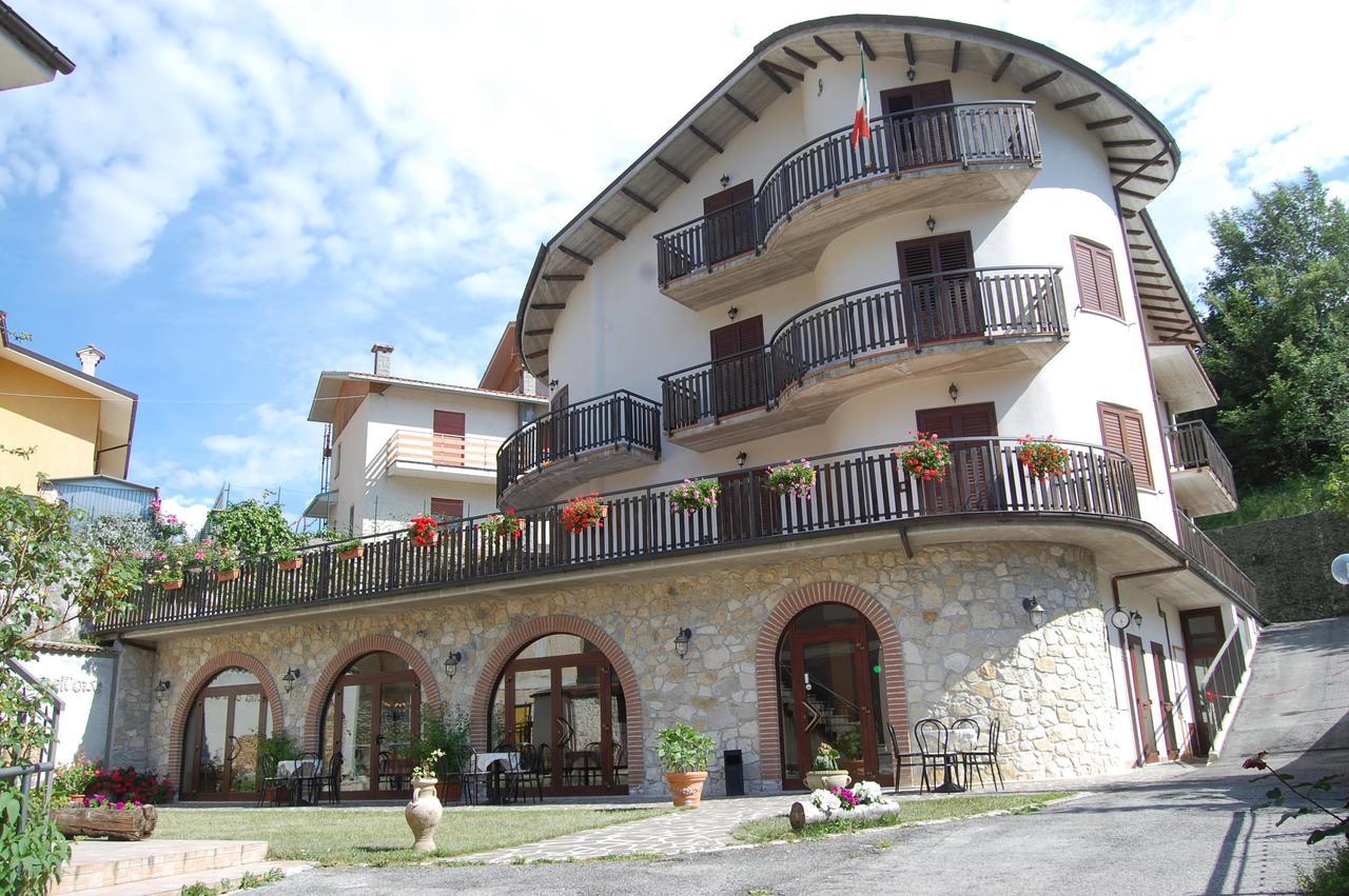 B&B La Tana Dell'orso Villalago Esterno foto