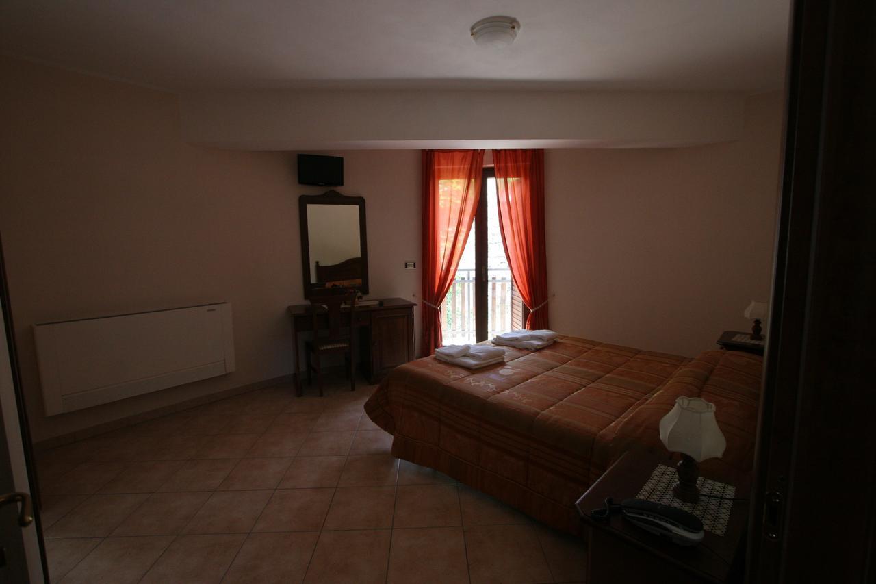 B&B La Tana Dell'orso Villalago Esterno foto