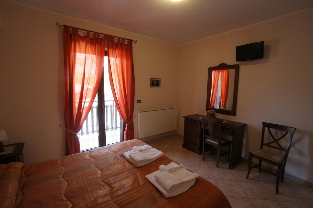B&B La Tana Dell'orso Villalago Esterno foto